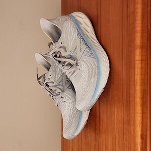 New Balance FreshFoam sneakers, light gray and blue, size 7